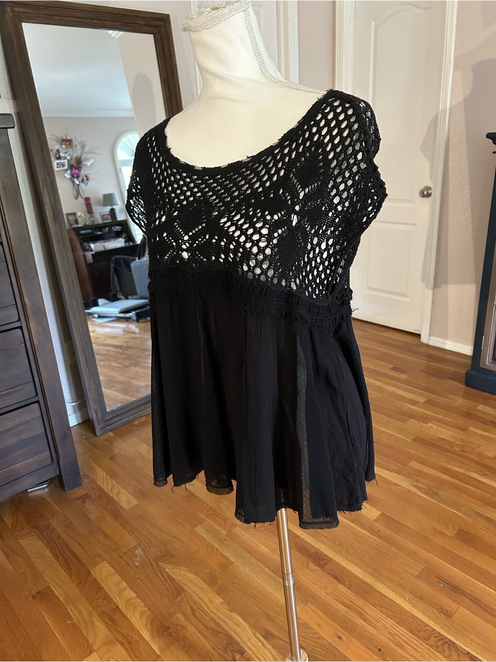 Free People Crochet & Mesh Top w Raw Hem in Women’s Small